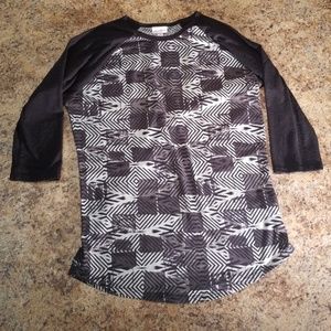 LULAROE MEDIUM RANDY TEE